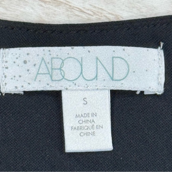 Women's Black Spaghetti Strap V-Neck Camisole Top in Size Small - Picture 4 of 8